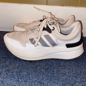 Adidas light motion women 7 low top athletic sneakers white with black